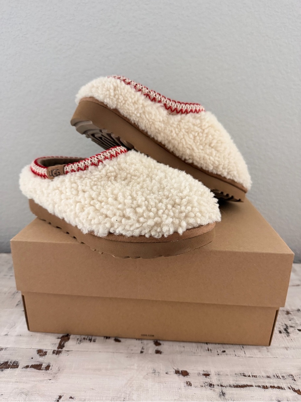 UGG Tasman Maxi Curly Slippers – Women’s Size 8